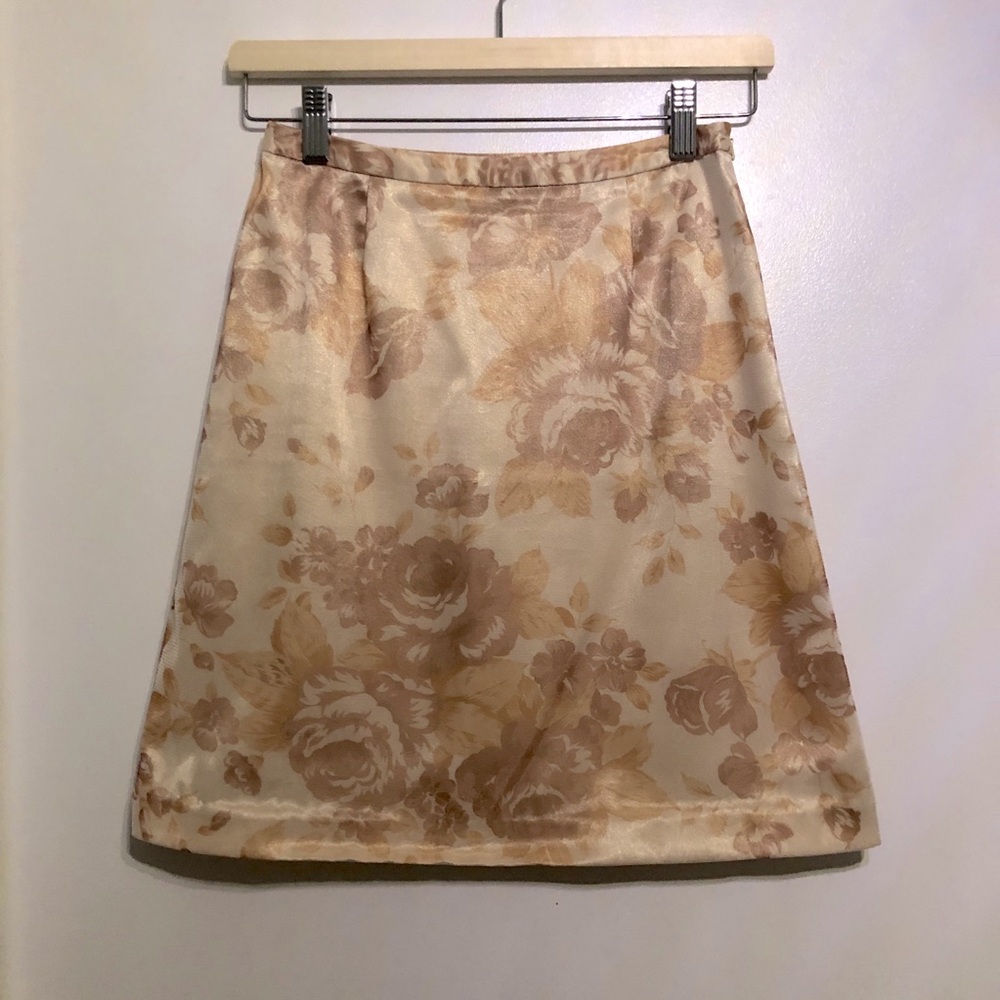 2/$20🍁Gold floral mid-thigh skirt (26)